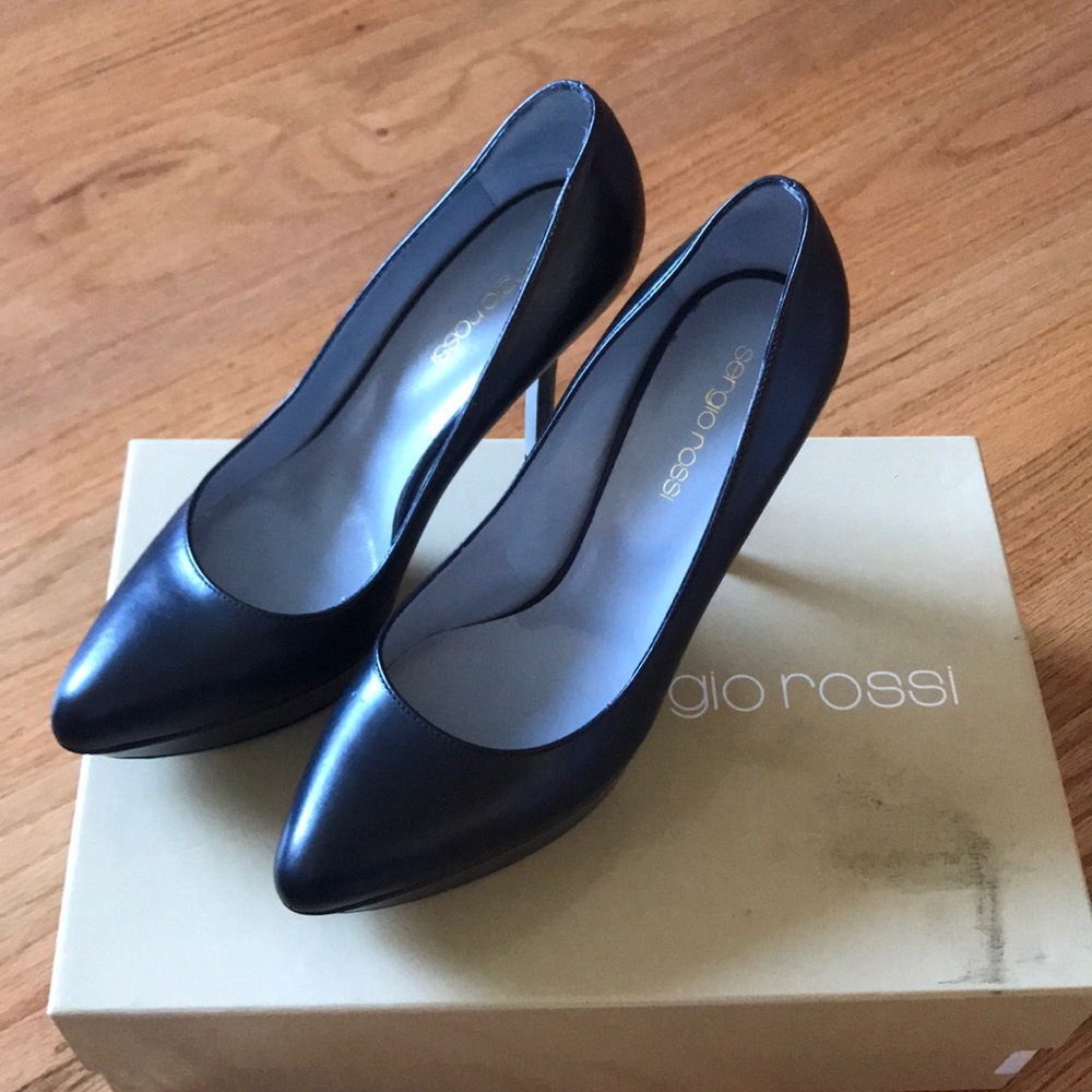 Sergio Rossi black leather pump